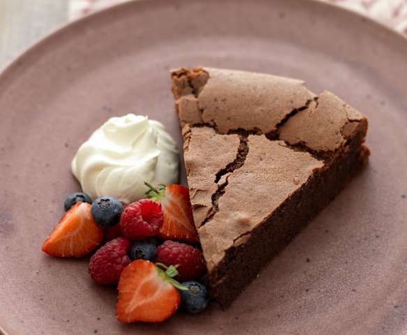 Chocolate Hazelnut Torte with Fresh Berries Chocolate Hazelnut Torte with Fresh Berries