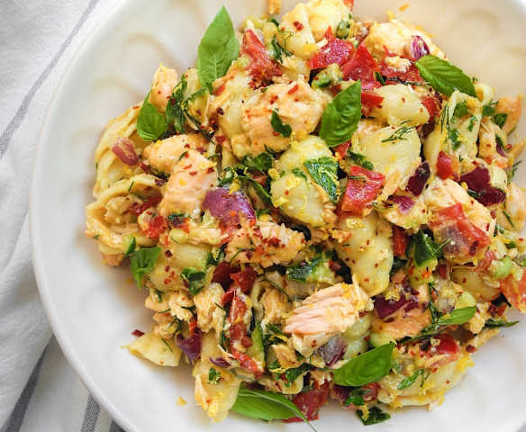 Somonlu Sebzeli Makarna