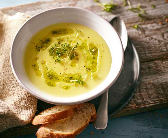 Kartoffelcremesuppe mit Knoblauch-Kresse-Öl