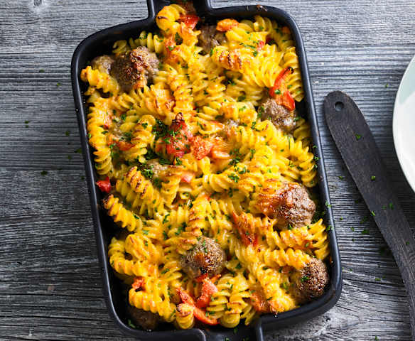 Nudel-Kürbis-Auflauf mit Hackbällchen