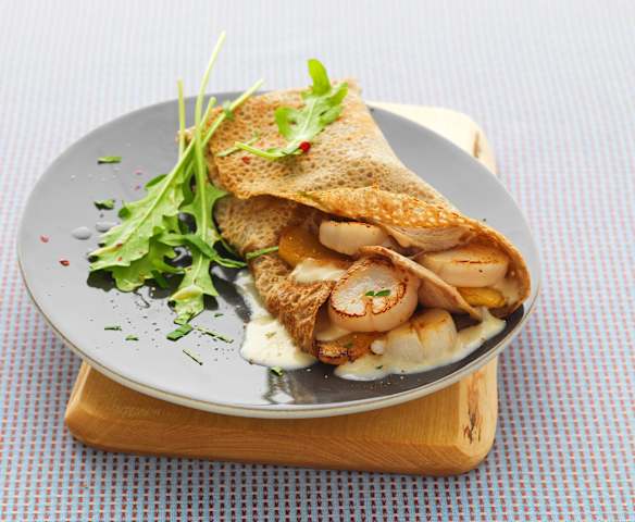Crêpes di grano saraceno con capesante e speck