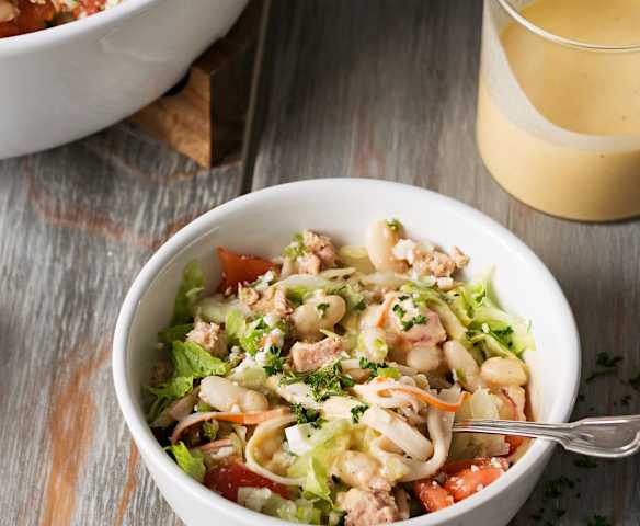 Ensalada de judías blancas con aliño de pipirrana