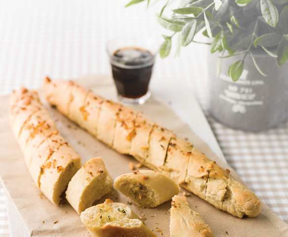 Baguetes com alho e orégãos