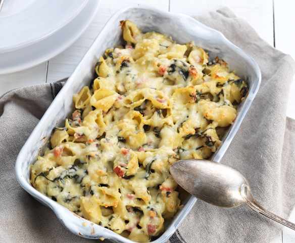 Massa com espinafres e fiambre no forno