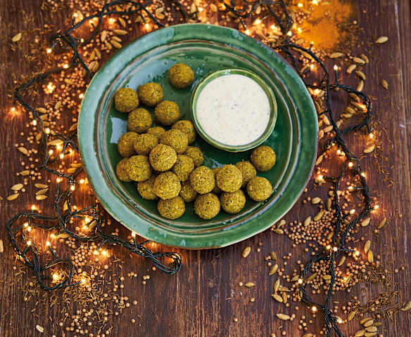 Falafel verde com molho de requeijão