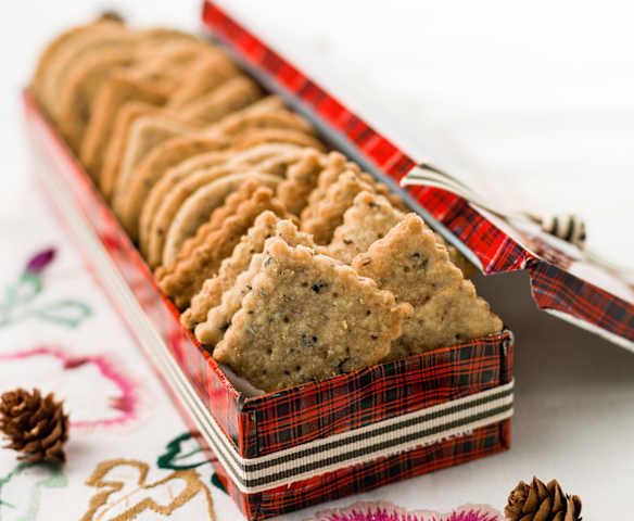 Bolachas de noz, azeitona e parmesão