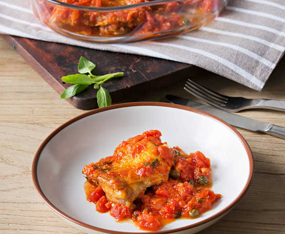 Pollo en salsa a la cazadora en sartén