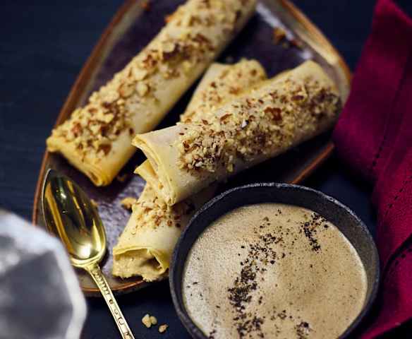 Halva-Rollen mit Kaffee-Gewürz-Sabayon