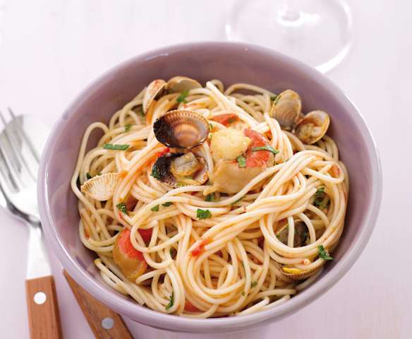 Esparguete fino com amêijoas e vieiras