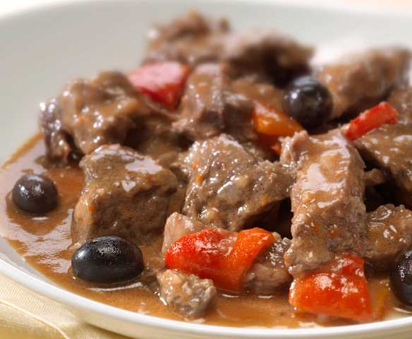 Manzo con olive e peperoni