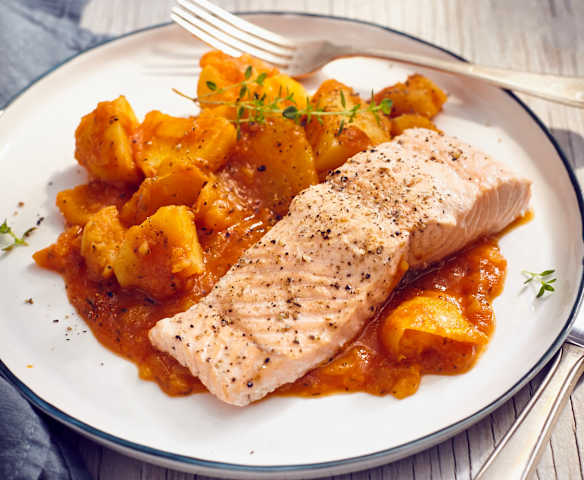 Lachs mit Paprika-Kartoffel-Gemüse
