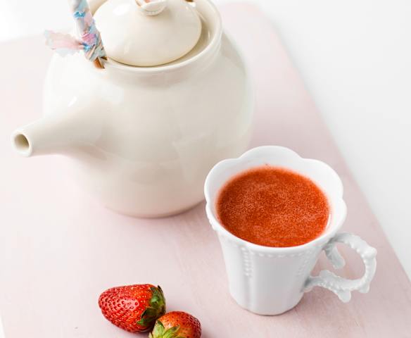 Chá fresco de morangos