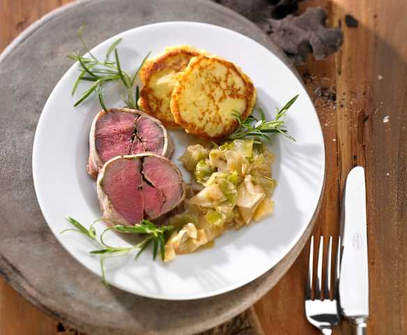 Lammrollen mit Bayrisch Kraut und Kartoffel-Blini