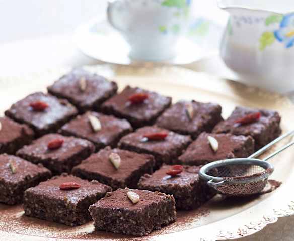 Almond and date bars