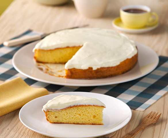 Bizcocho esponjoso con cobertura de queso