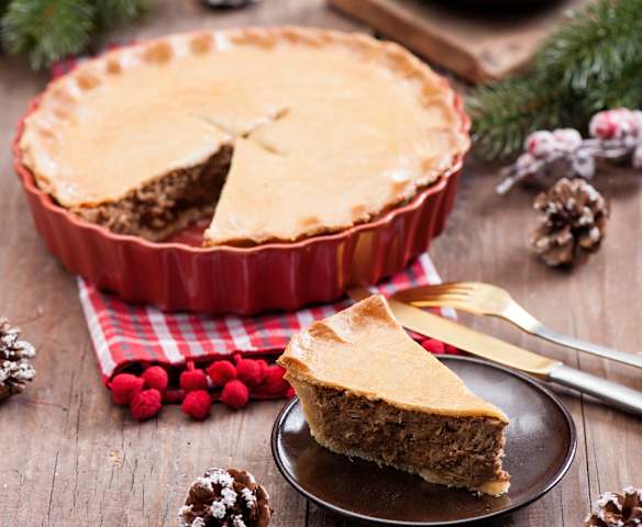 Pie z kiszoną kapustą i mięsem