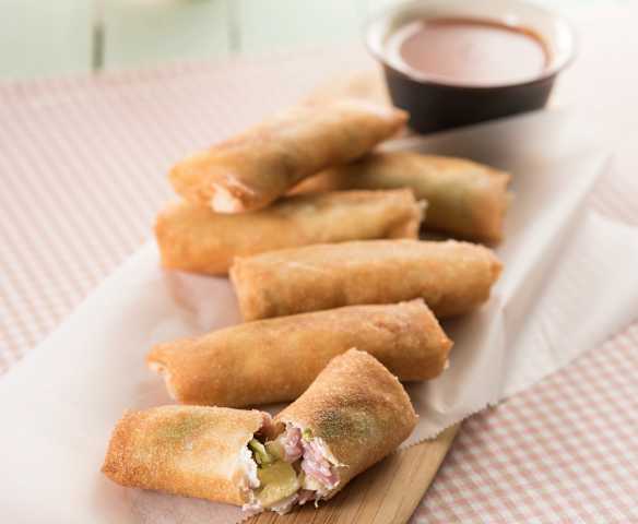 Rollitos de jamón y lechuga con salsa agridulce