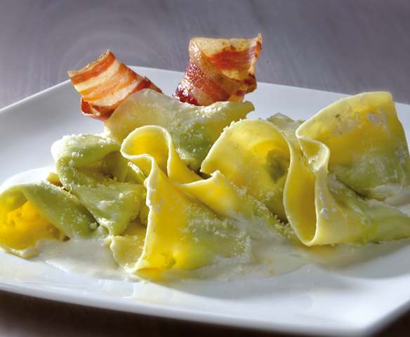 Pappardelle ripiene di piselli