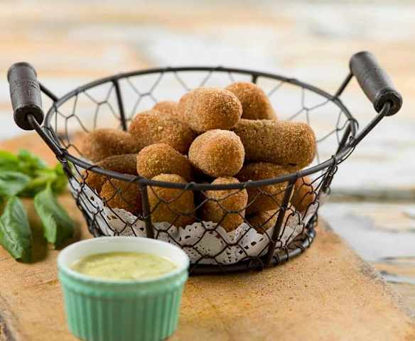 Croquetes de alheira e ervilhas Croquetes de alheira e ervilhas