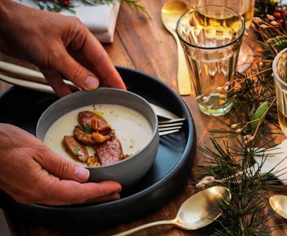 Velouté de chou-fleur et foie gras poêlé