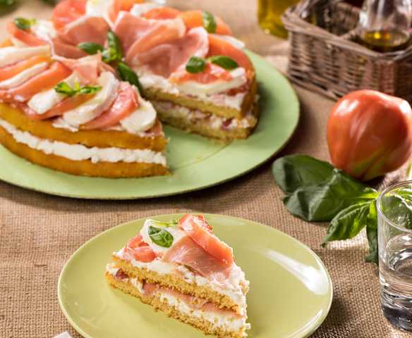 Pan di Spagna salato pomodori, crudo e mozzarella