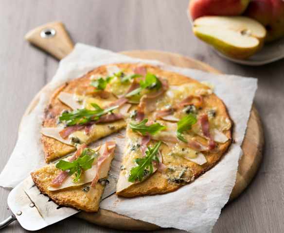 Cauliflower and ricotta pizza bases with blue cheese, pear and prosciutto Cauliflower and ricotta pizza bases with blue cheese, pear and prosciutto