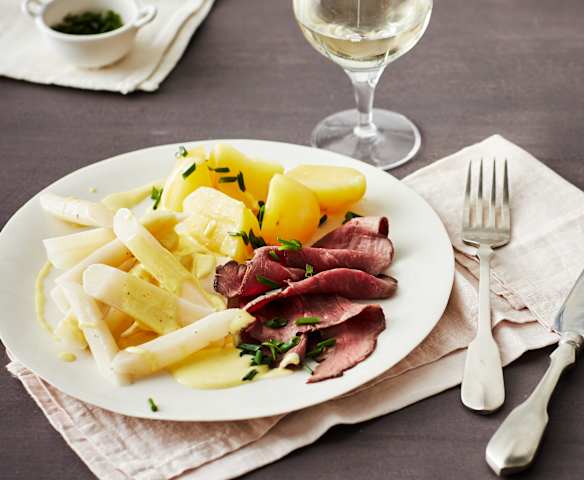 Schwarzwurzeln mit Curry-Hollandaise