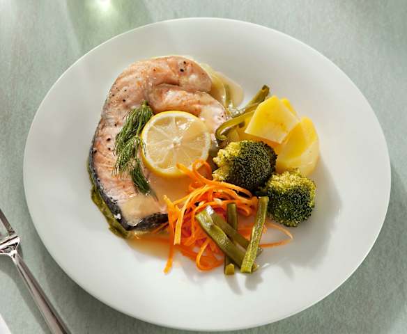 Salmón al vapor con verduras