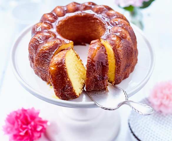 Grieß-Gugelhupf mit Orangenglasur