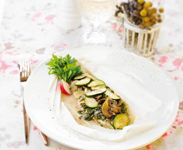 Filetes de peixe com curgete e cogumelos
