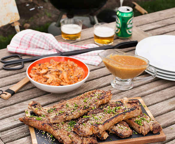 Churrasco marinado en piña y soja con setas shiitake