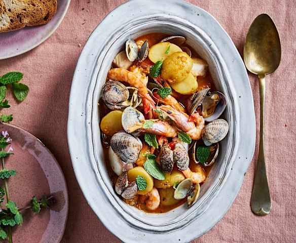 Estufado de peixe com camarão e ameijoas