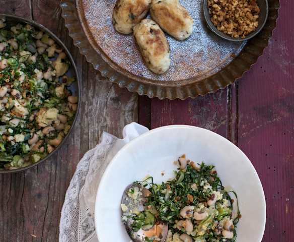 Bolinhos sem bacalhau com migas à moda da beira