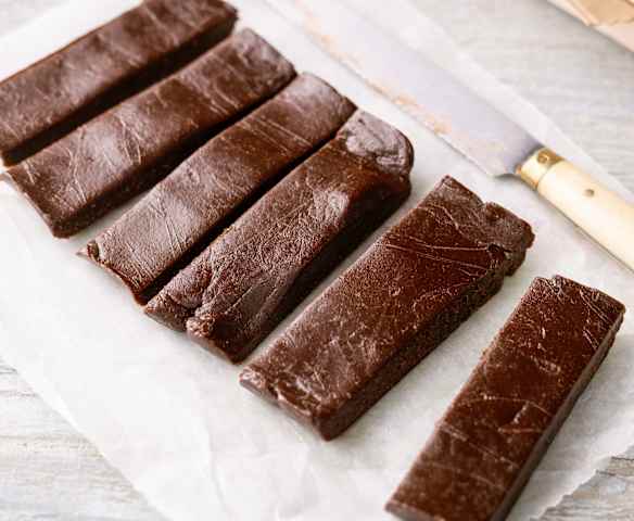 Barritas de chocolate con naranja y frutos secos