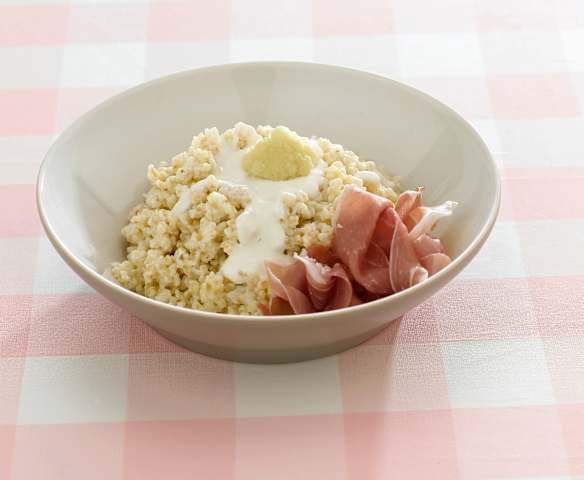 Grano con crema di cavolfiore e prosciutto Grano con crema di cavolfiore e prosciutto
