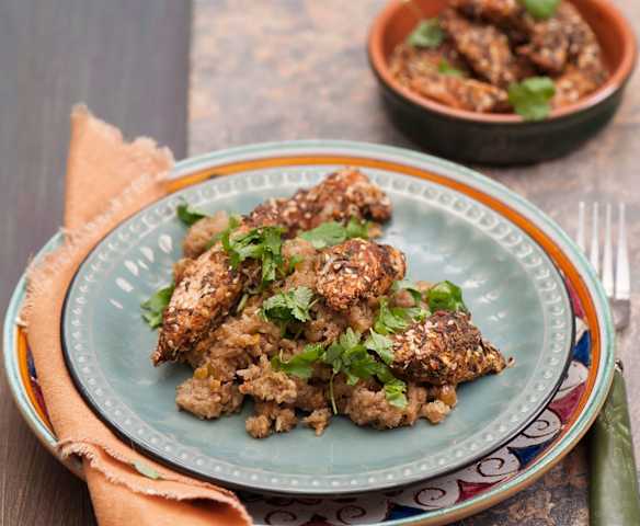 Kurczak w za'atarze z zieloną soczewicą i ryżem