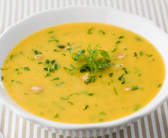 Sopa de grão e coentros