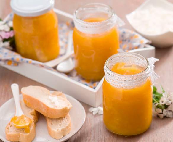 Dżem pomarańczowo-jabłkowy z płatkami migdałowymi Elżbiety Cybak