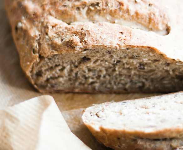 Pão de manteiga e nozes sem glúten
