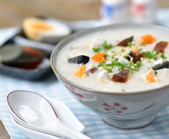 Bubur Ayam dengan Telur Pitan (Chicken Porridge with Century Egg)