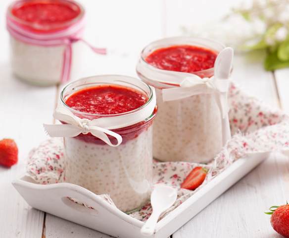 Pudding z tapioki z frużeliną truskawkową