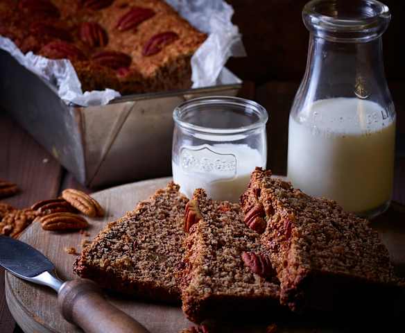 Pan con salvado, nueces, zanahoria, manzana y yogur