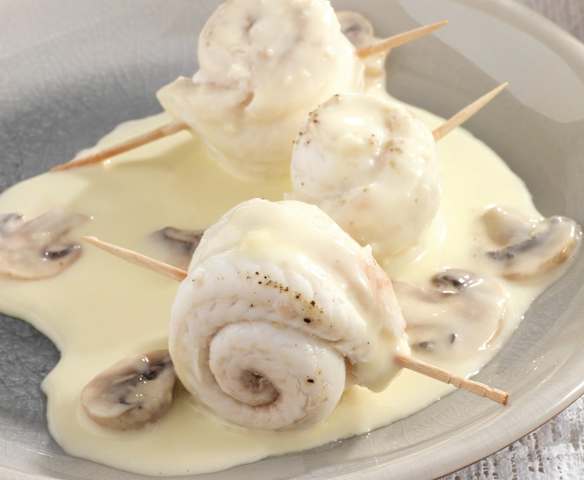 Seezungenfilets mit Weißwein-Champignon-Sauce