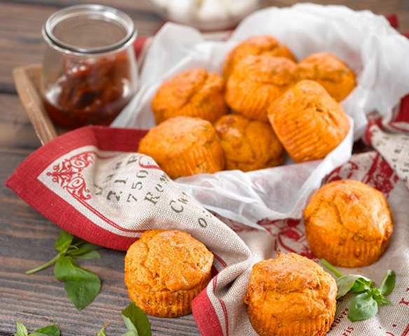 Rajčatové muffiny se sýrem mozzarella