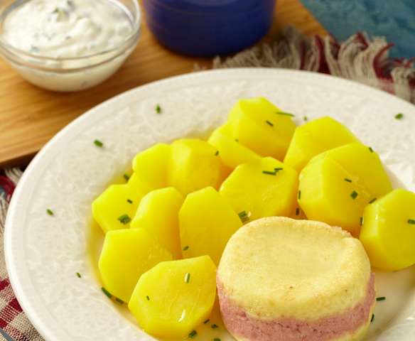 Smažený sýr bez smažení s bramborami