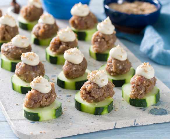 Tartar de atún, pepino y mayonesa de wasabi