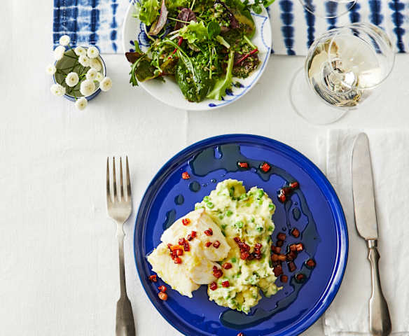 Gedämpfter Kabeljau mit Speckstippe und Kartoffel-Erbsen-Püree