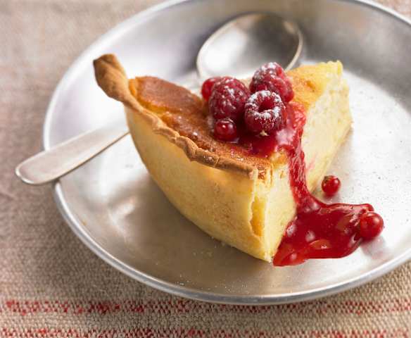 Tarte au fromage blanc et coulis de fruits rouges