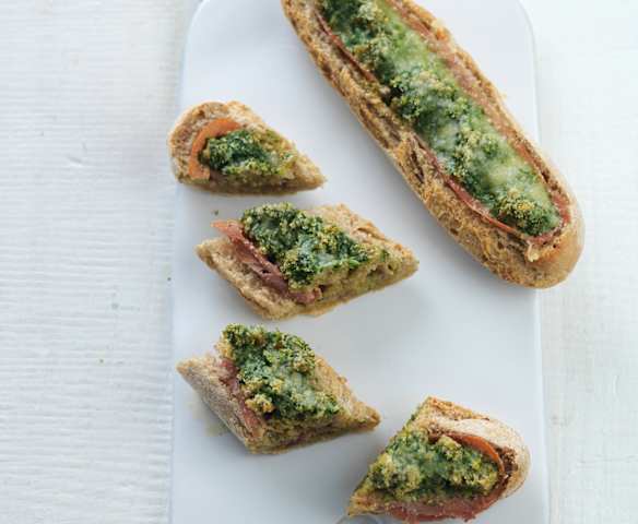 Baguetes com azeite, alho e coentros