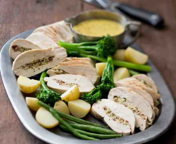 Petto di pollo ripieno al brie e mirtilli rossi